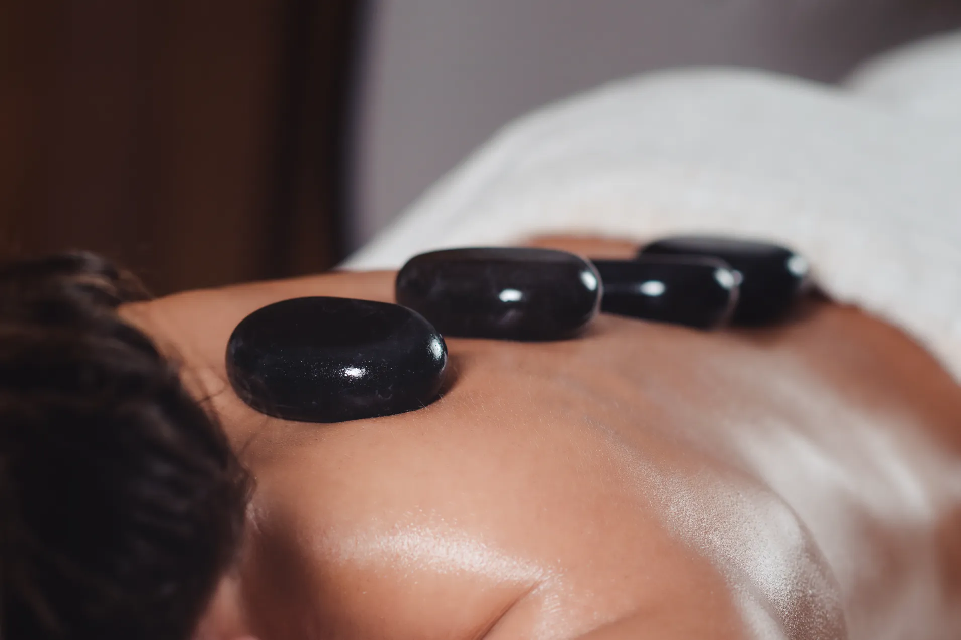 Masaje con piedras calientes